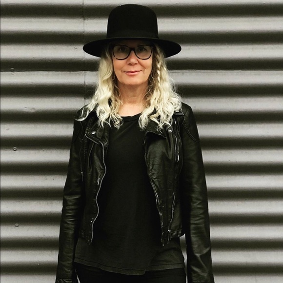 Meet your Posher, Dawn - Picture 5 of 8